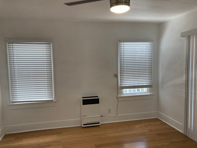 Interior Photo - 5139 Melrose Avenue