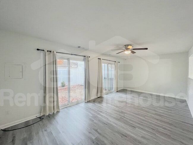 Building Photo - 5000 Dunderdale Ct