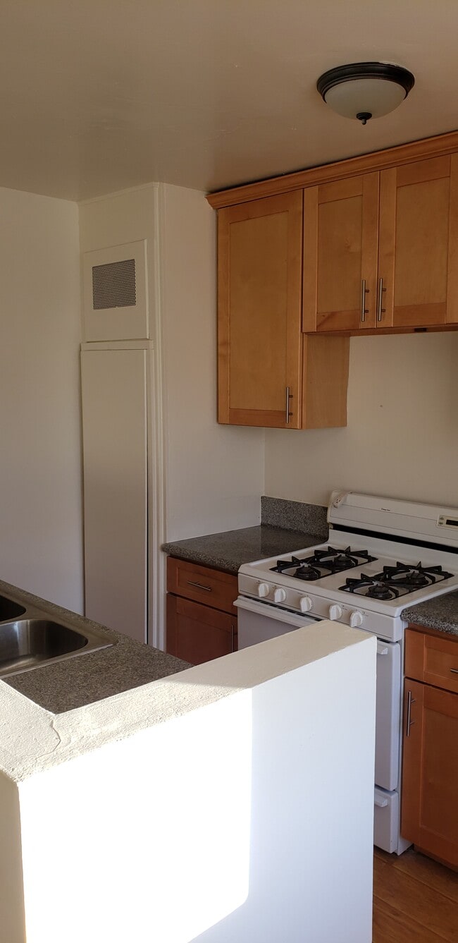 Foto del edificio - 705 S Chevy Chase Dr