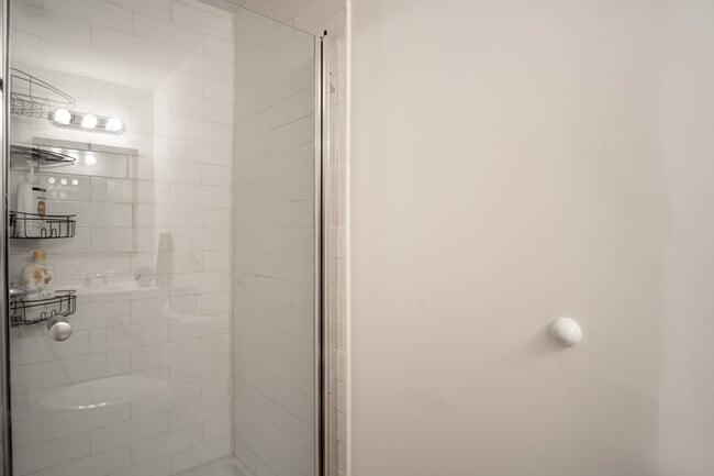 Foto del edificio - 711 Seymour Ave