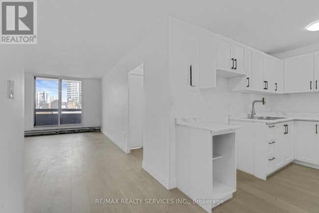 Photo du bâtiment - 223 Jackson St W