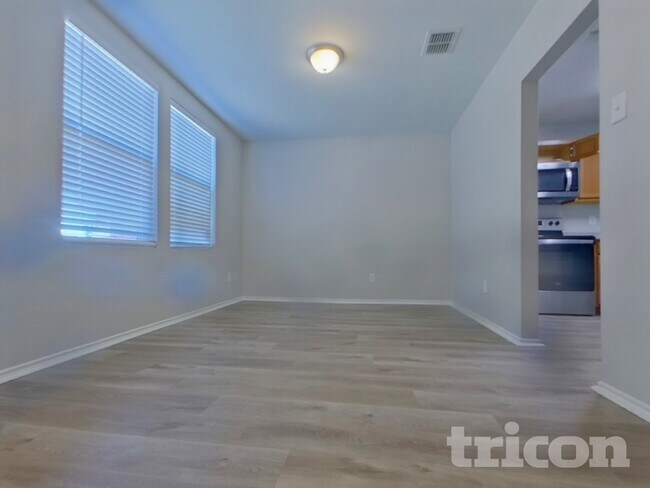 Foto del edificio - 16661 Woodside Dr