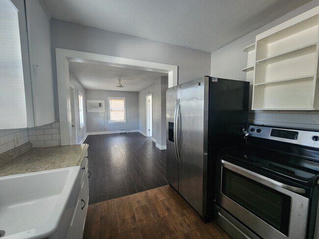 Cocina y sala de estar - 2927 38th Ave N