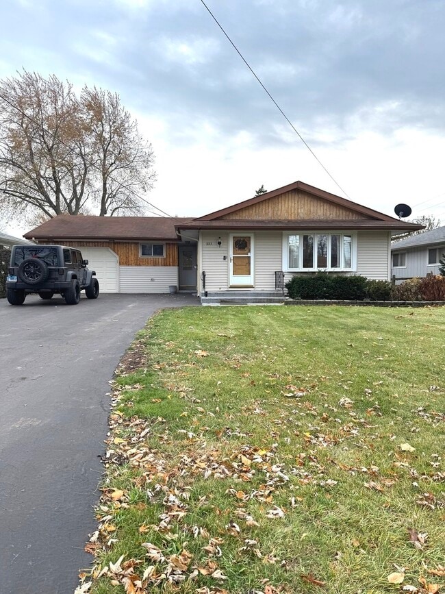 Building Photo - 3133 21st Pl