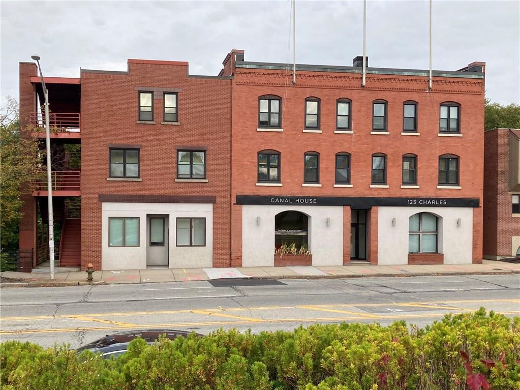 Primary Photo - 125 Charles St