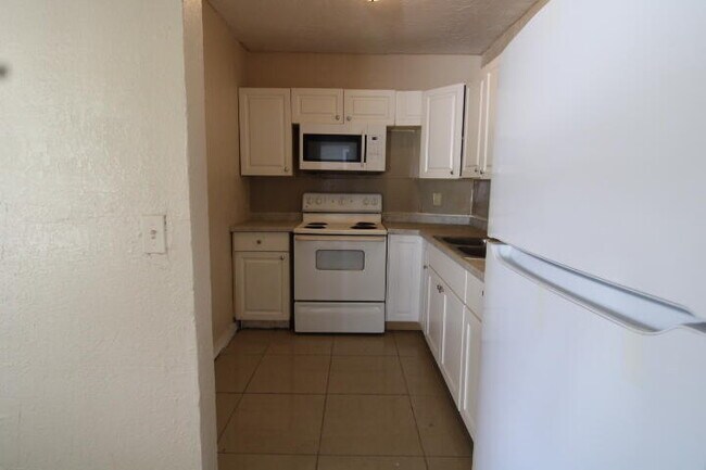 Foto del edificio - 1205 W 24th St