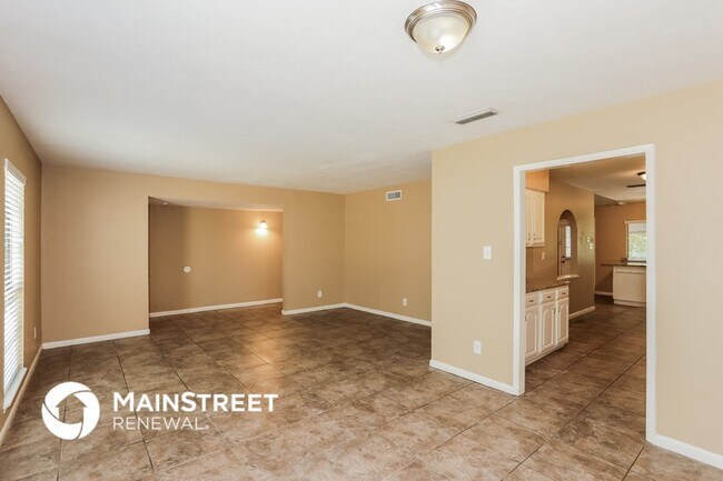 Foto del edificio - 6515 Forestview Dr