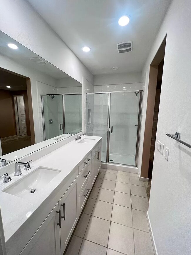 Building Photo - 3 Bedrooms For Rent - 11056 Glass Dr