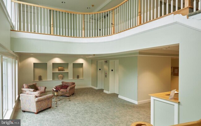 Building Photo - 6990 Falls Reach Dr