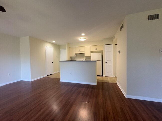 Building Photo - 4855 Via Palm Lakes