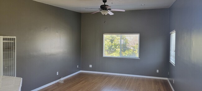 Living room - 1662 E Ocean Ave