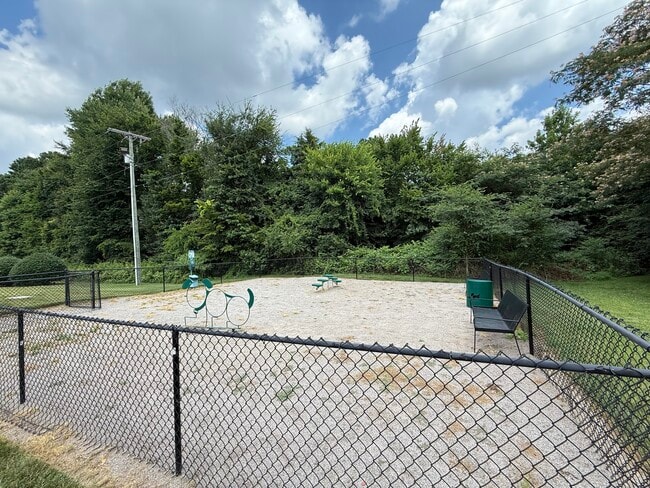 Building Photo - Cloisters of Concord