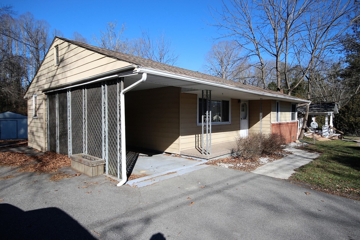 Primary Photo - 353 Old Hendersonville Hwy