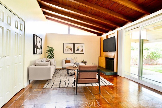 Foto del edificio - 8512 Fullbright Ave
