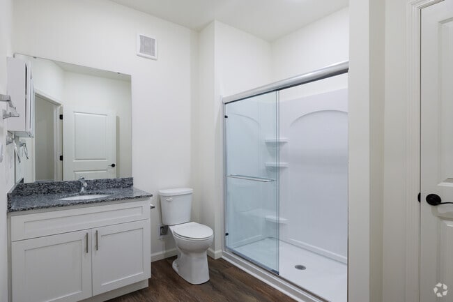 1BR, 1BA - 895SF - Bathroom - Washington Terrace