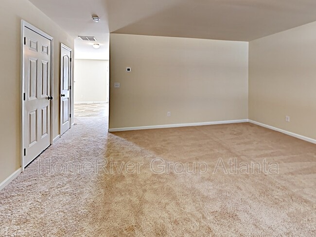 Building Photo - 5675 Laurel Ridge Cir