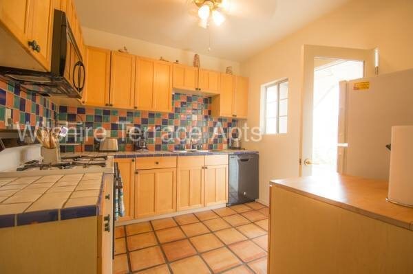 Building Photo - 3609 Wilshire Terrace