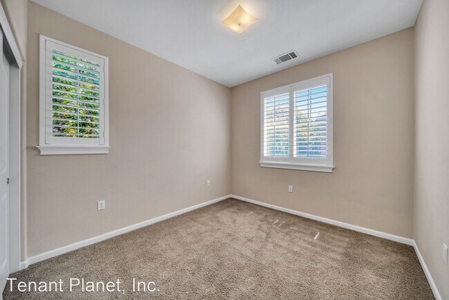 Building Photo - 3 br, 2.5 bath House - 600 Old Oak Ln Unit 4