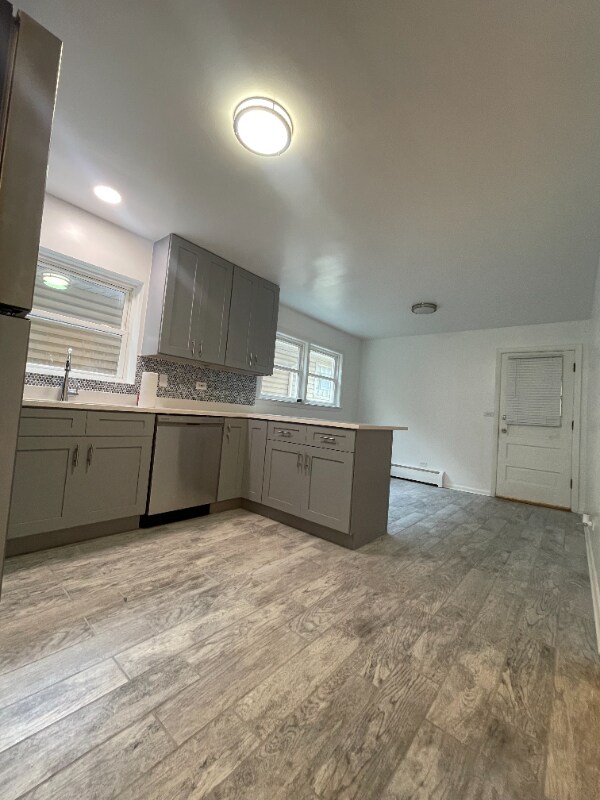 Foto del edificio - 6241 W Montrose Ave