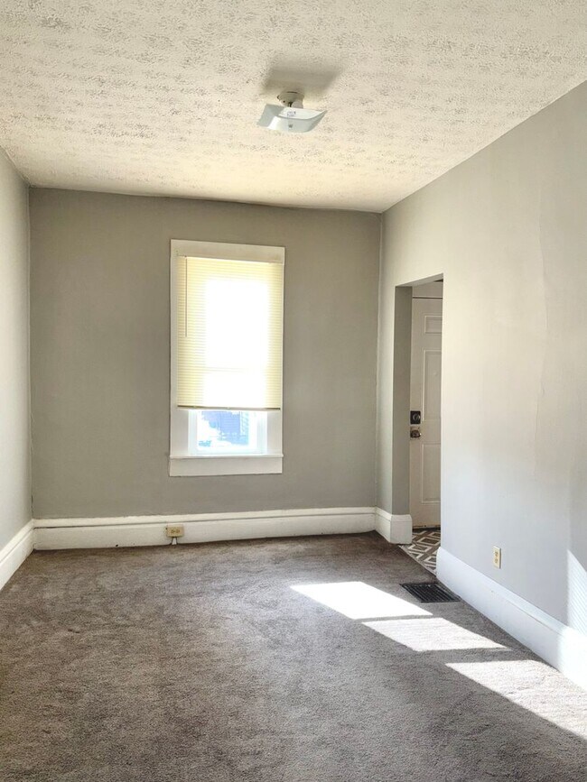 Foto del edificio - 889-895 East Fulton Street
