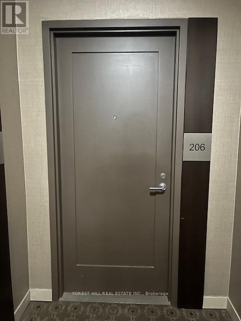 Photo du bâtiment - 320 Tweedsmuir Ave