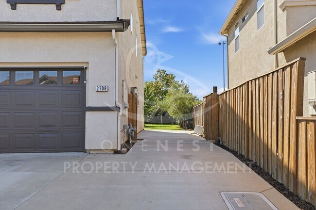 Foto del edificio - 2708 Woodfield Way