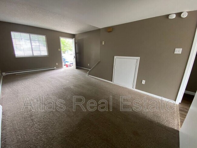 Building Photo - 25 Royal Crest Dr