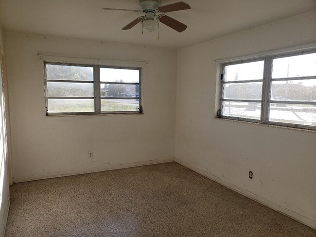 Building Photo - WR-2 Bliss Duplex