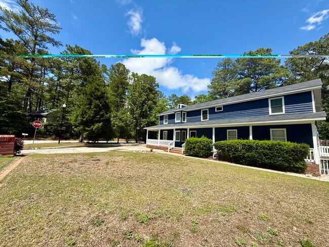 Foto del edificio - 160 Whitwood Cir