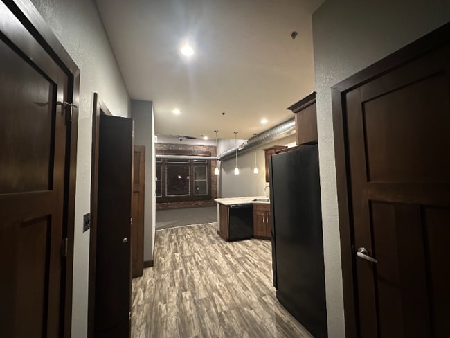 Foto del edificio - 128 S Santa Fe Ave