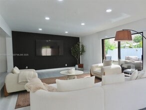 Building Photo - 260 187th St