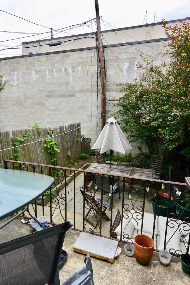 Building Photo - FANTASTIC 2 BEDROOM WITH GARDEN