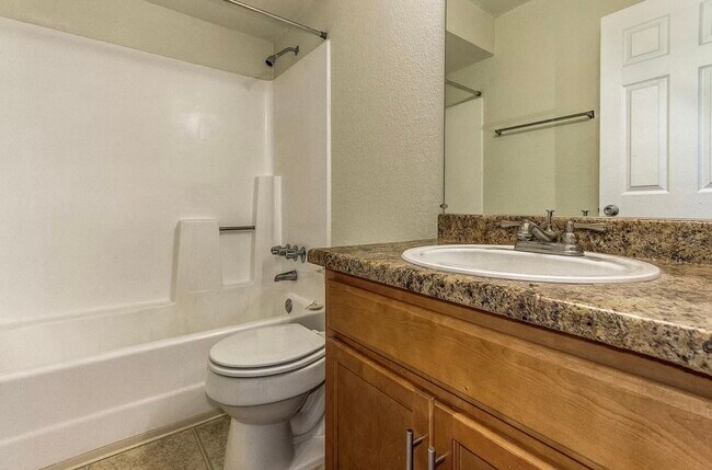 Foto del edificio - 4828 W Orangewood Ave