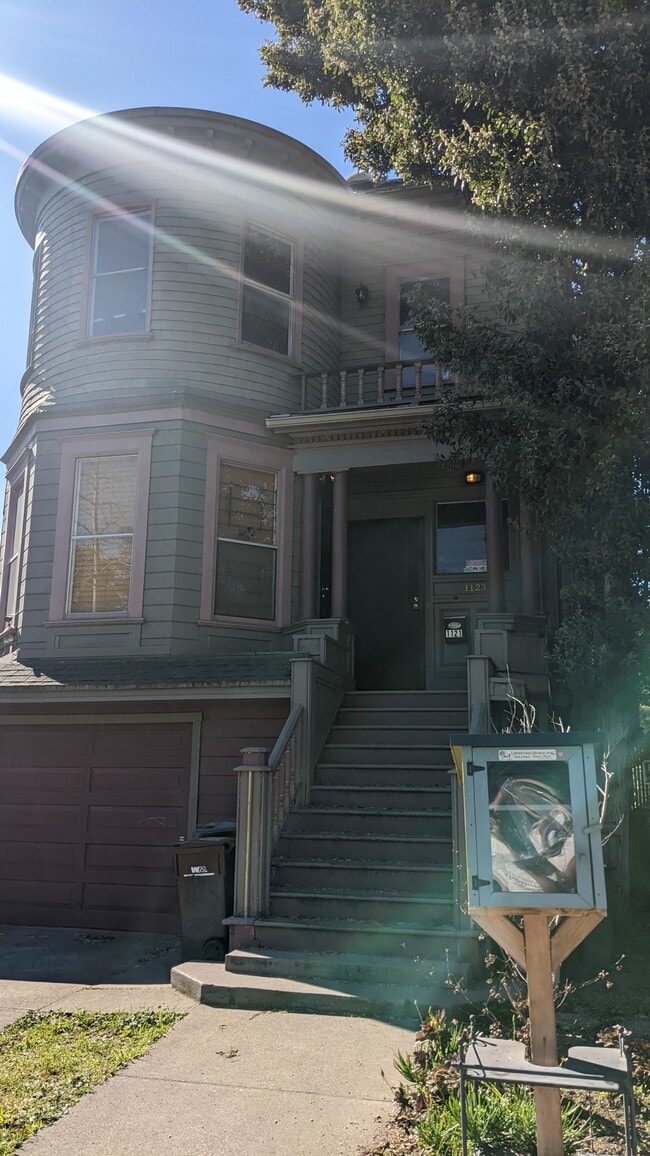 Building Photo - 1121 12th St