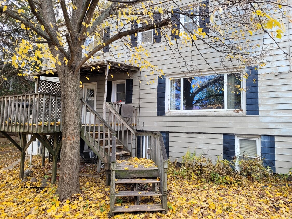 S83W20729 Janesville Rd Unit 3, Muskego, WI 53150 Apartments in