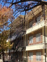 Building Photo - 2100 San Gabriel St