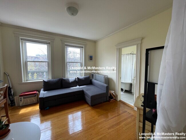 Building Photo - 48 Queensberry St