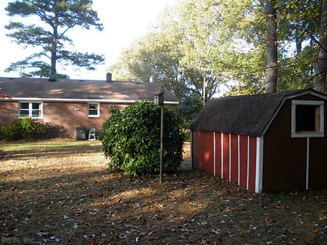 Building Photo - 624 St Brides Rd W
