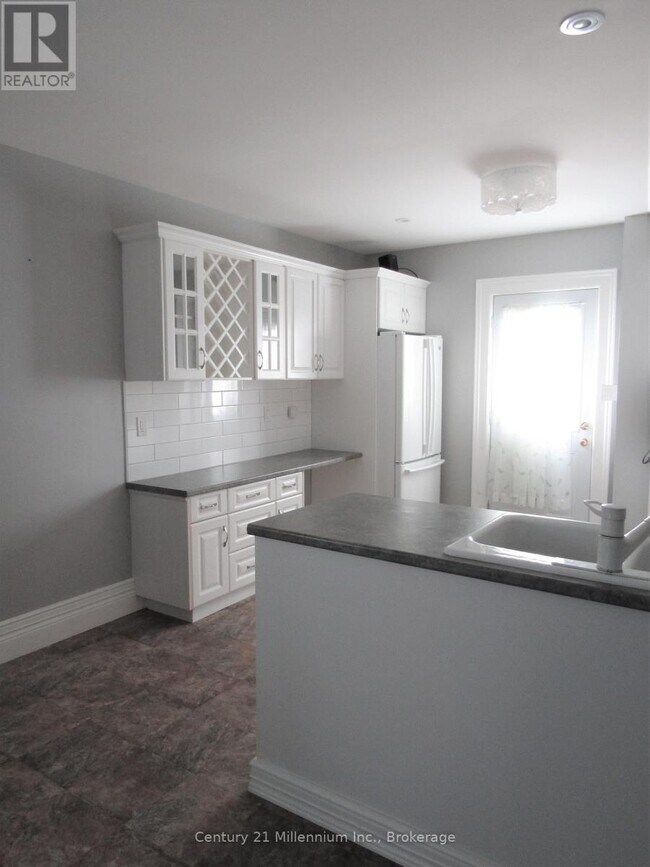 Building Photo - 316 Centre St