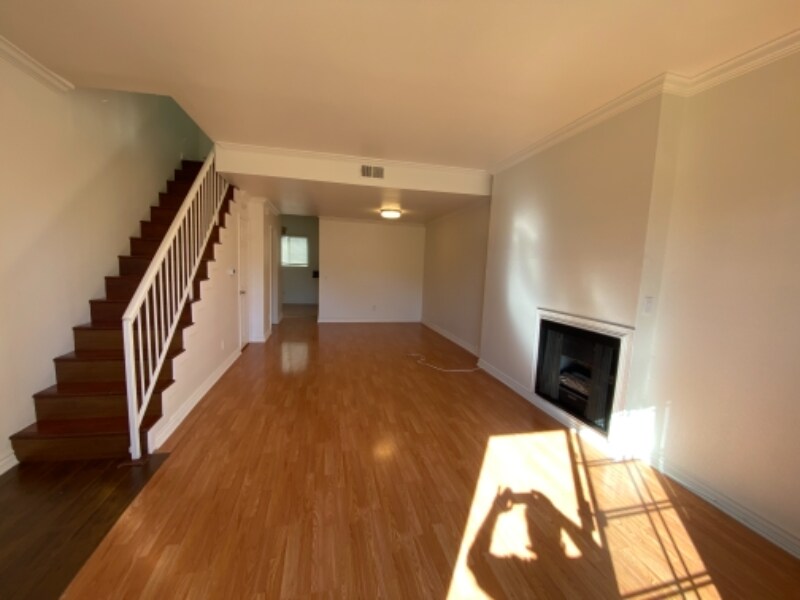 Primary Photo - 4328 Whitsett Ave