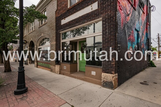 Building Photo - 684 W Center St