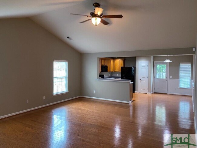 Foto del edificio - 45 Glenwood Ct