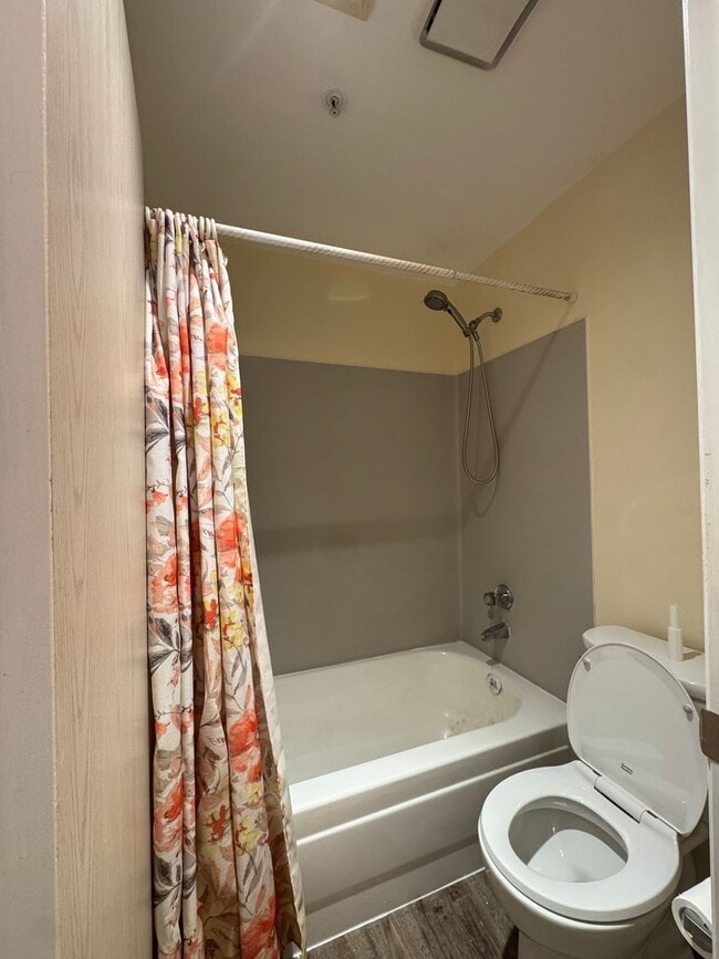 Foto del edificio - Comfortable & Convenient Condo in Renton