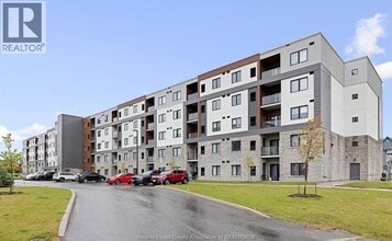 Building Photo - 2550 Sandwich W Pkwy