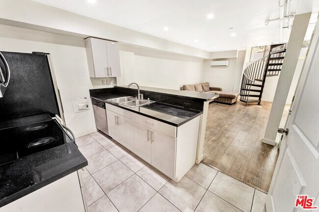 Foto del edificio - 10982 Roebling Ave