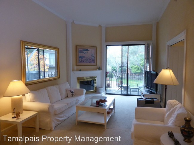 Building Photo - 562 Seaver Dr