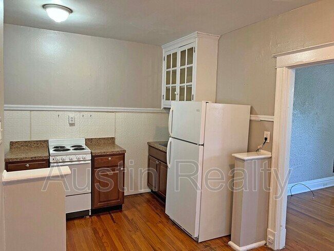 Building Photo - 5016 Lindenwood Ave