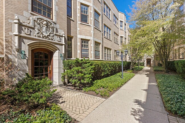 Building Photo - 817 Judson Ave