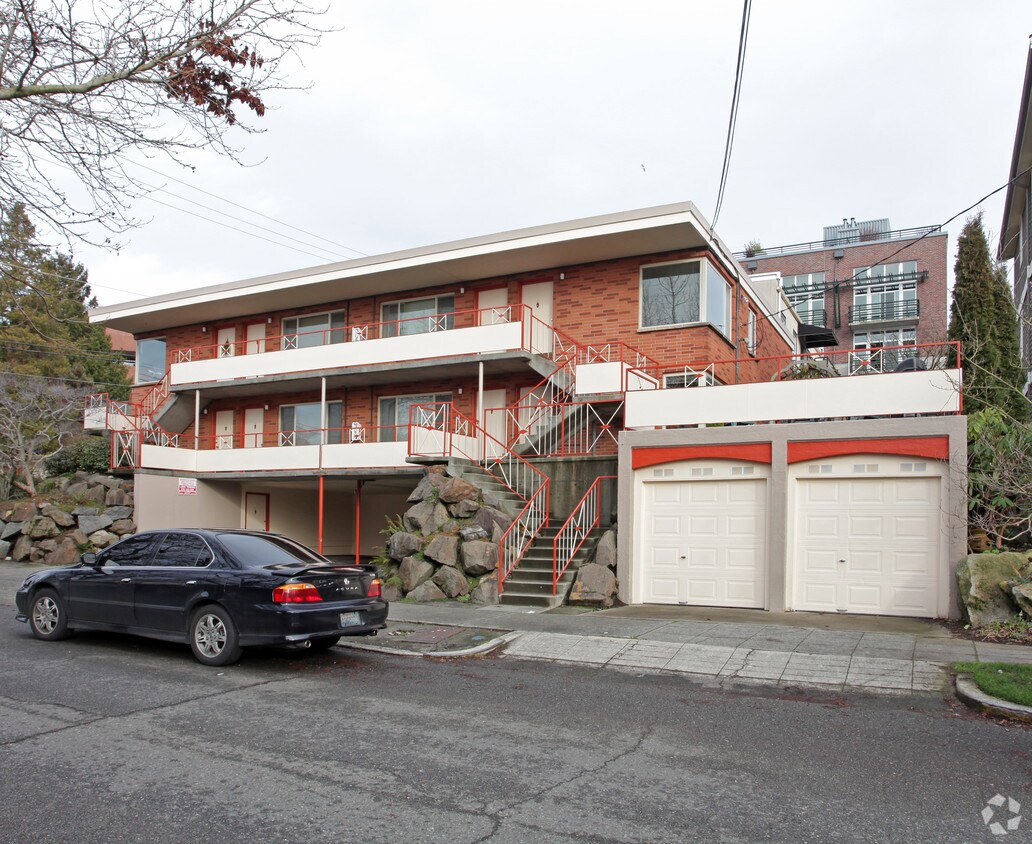 Primary Photo - 103 E Lynn St