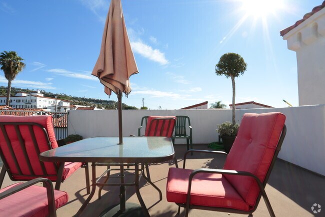 Building Photo - 147 Avenida Serra
